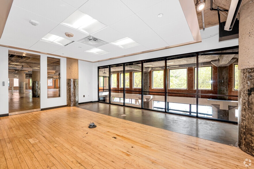 More Photos Of 1801 N Lamar St, Dallas Loft Creative Space For Lease