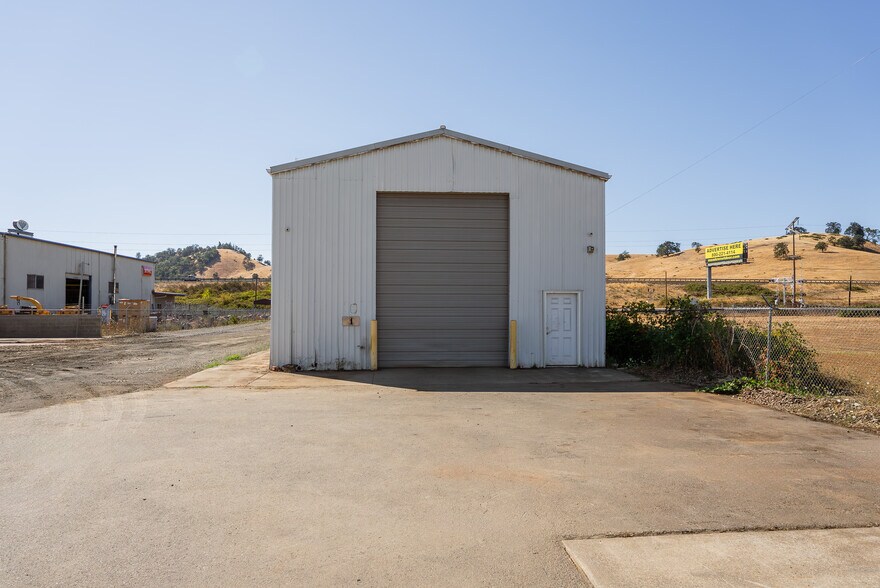 More Photos Of 180 Weyerhaeuser Dr N, Roseburg Warehouse For Sale