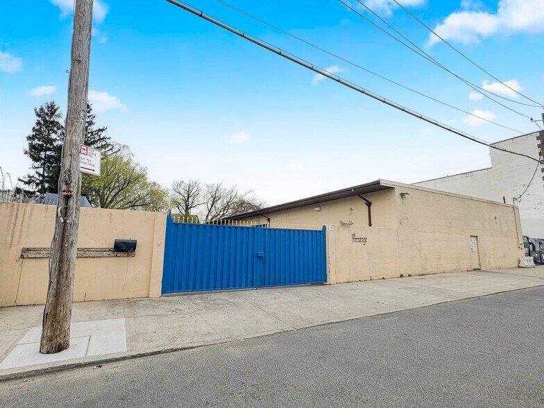 More Photos Of 234 Grandview Ave, Staten Island Warehouse For Lease