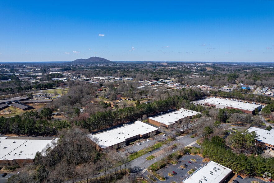 More Photos Of 1831 W Oak Pky, Marietta Distribution For Lease