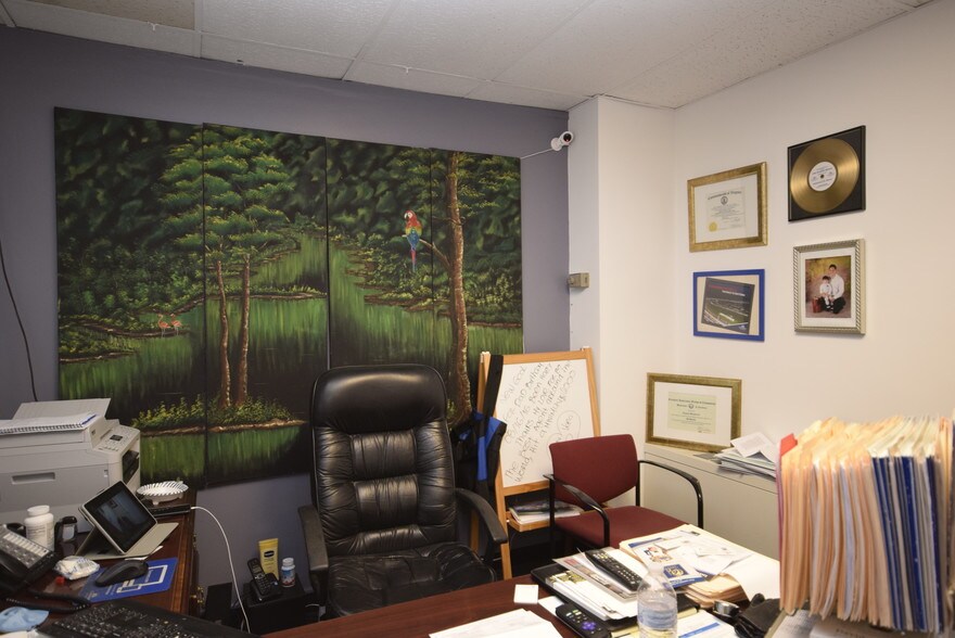 More Photos Of 701 W Broad St, Falls Church Office For Lease