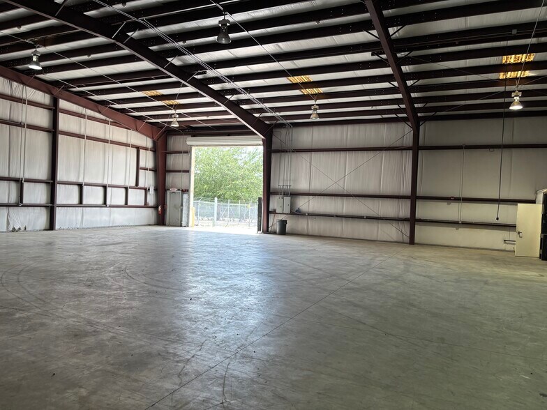 More Photos Of 3223 Trebor St, Pasadena Distribution For Lease