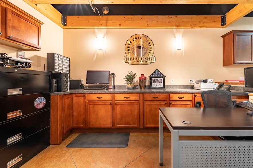 More Photos Of 1502 Minnie St, Fairbanks Industrial For Sale