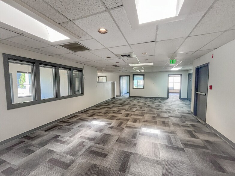 More Photos Of 2510 Western Ave, Seattle Apartments For Lease