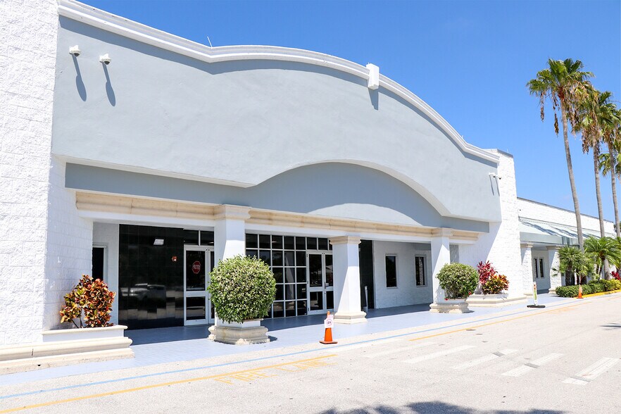 More Photos Of 10045 S US Highway 1, Port Saint Lucie General Retail For Lease