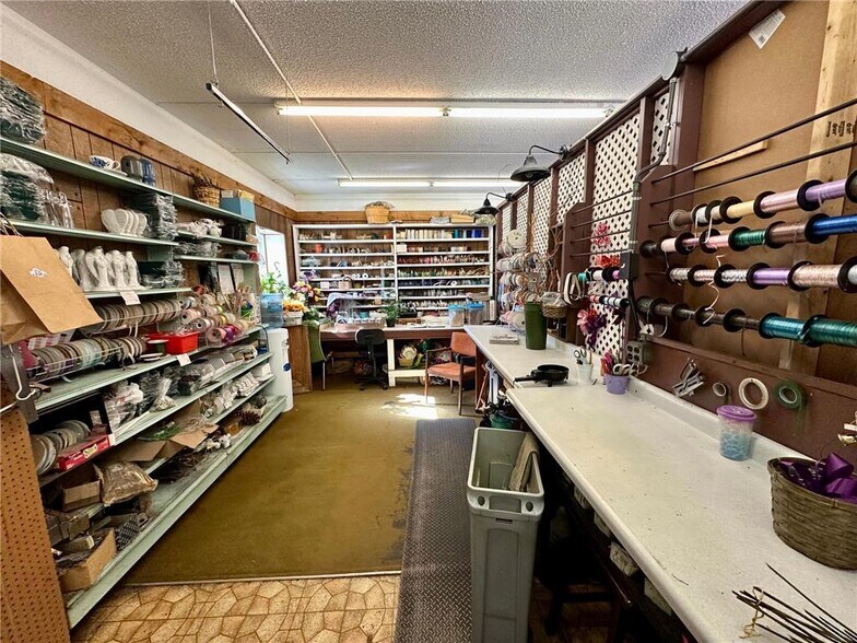 More Photos Of 605 1st St, Princeton Storefront For Sale