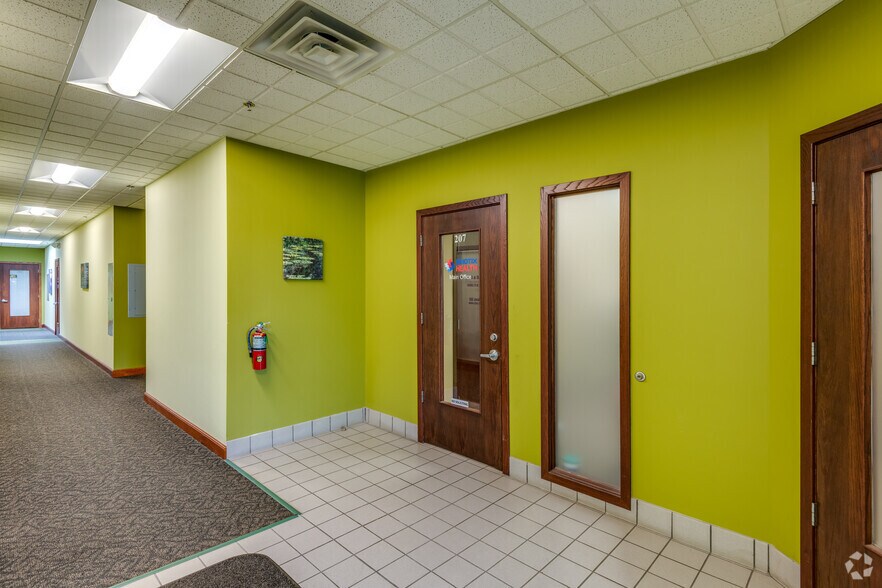 More Photos Of 285 Forest Grove Dr, Pewaukee Office For Lease