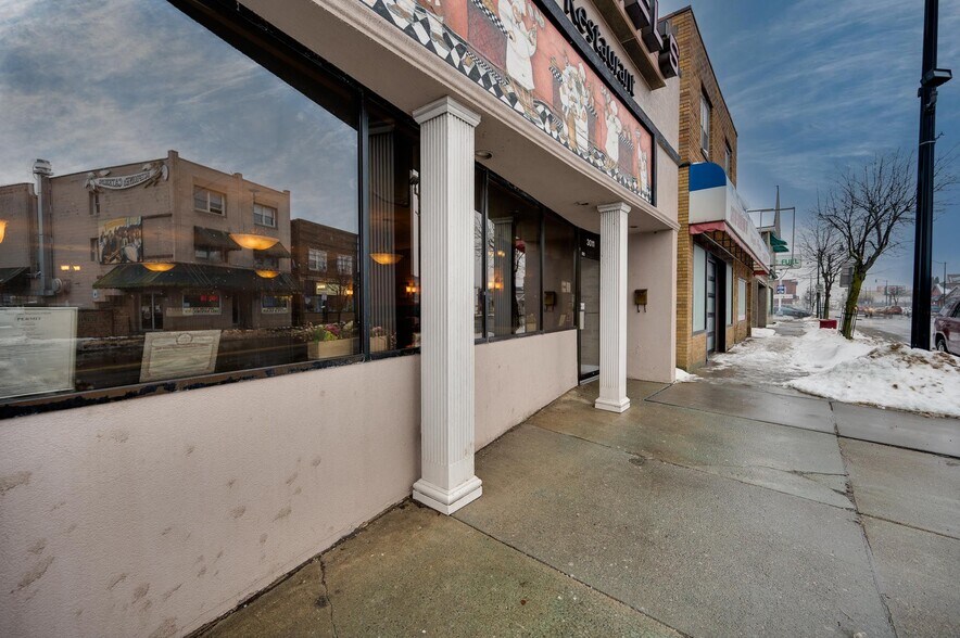 More Photos Of 3011 Pine Ave, Niagara Falls Restaurant For Sale