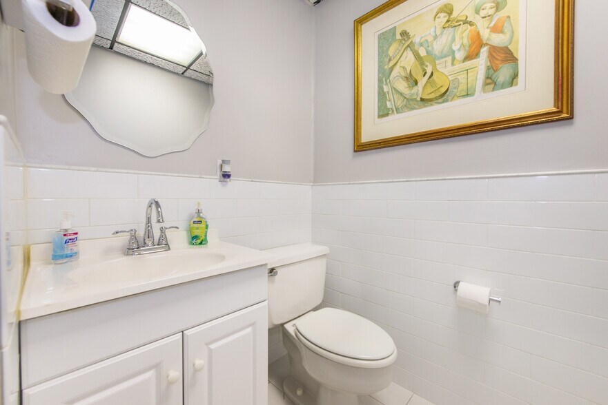 More Photos Of 184 Pompton Ave, Verona Medical For Lease