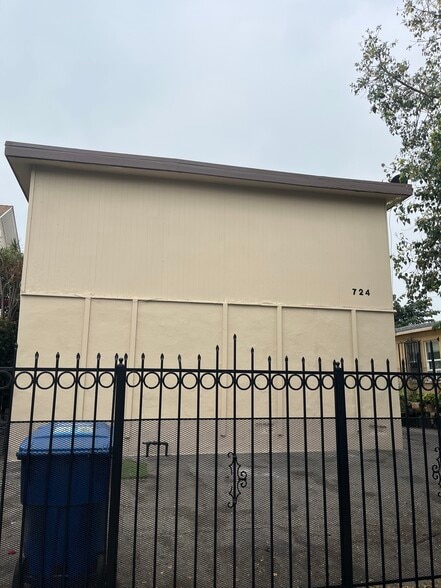 More Photos Of 724 E 32nd St, Los Angeles Apartments For Sale