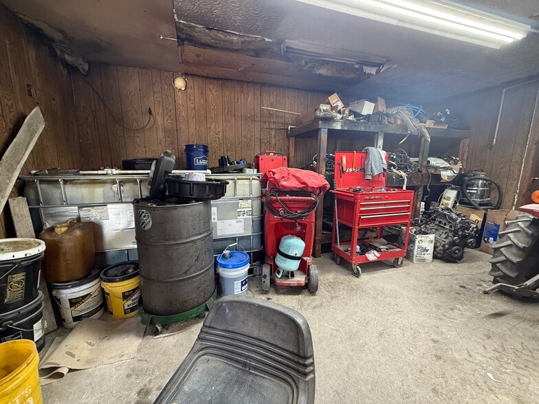 More Photos Of 916 Pleasant Grove Rd, Westmoreland General Retail For Sale