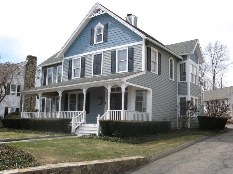 Primary Photo Of 757 Post Rd, Darien Office For Lease