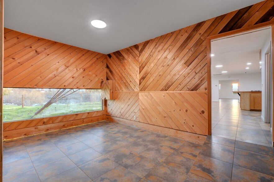 More Photos Of 6804 Agate Rd, White City Flex For Sale