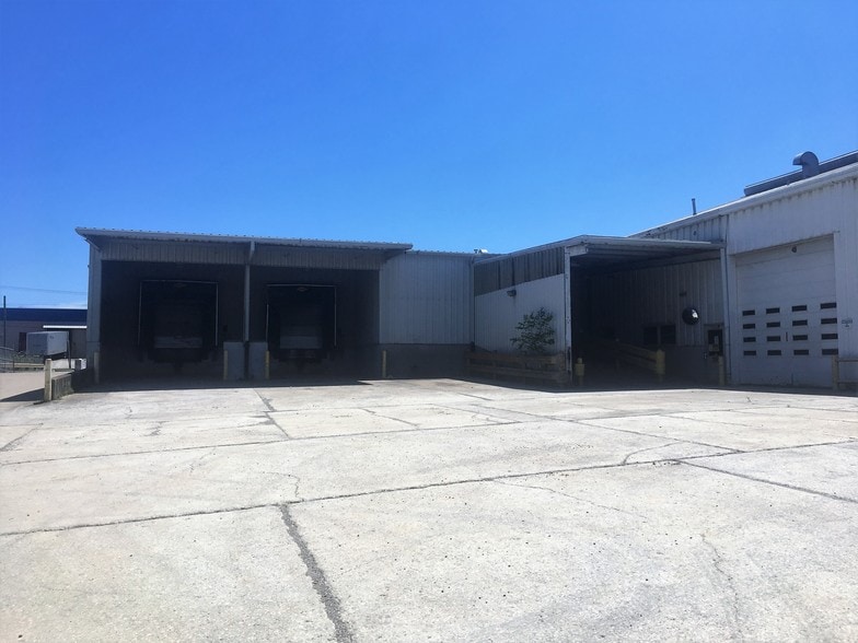 More Photos Of 195 Lisle Industrial Ave, Lexington Warehouse For Lease