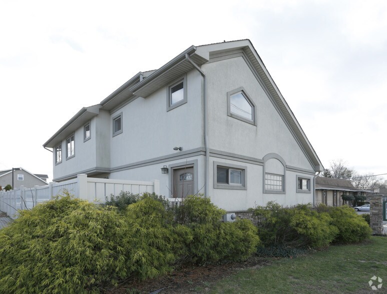 More Photos Of 31 Thomas St, Toms River Office Residential For Lease