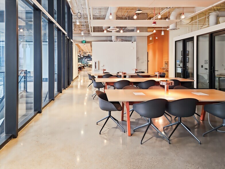 More Photos Of 200 W Monroe St, Phoenix Coworking Space