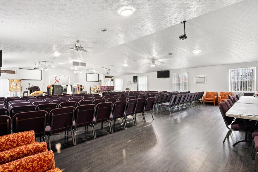 More Photos Of 8340 Pippin Rd, Cincinnati Specialty For Sale