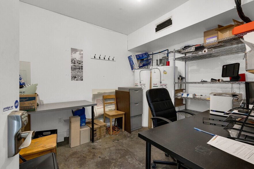 More Photos Of 2660-2664 St Notre-Dame O, Montréal Storefront For Lease