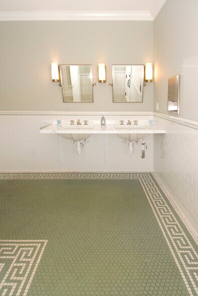 More Photos Of 4421 W Riverside Dr, Burbank Office For Lease