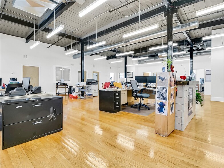 More Photos Of 100 Felton St, Waltham Light Distribution For Sale