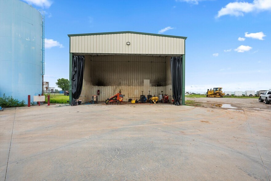 More Photos Of 12400 S Sunnylane Rd, Moore Manufacturing For Lease
