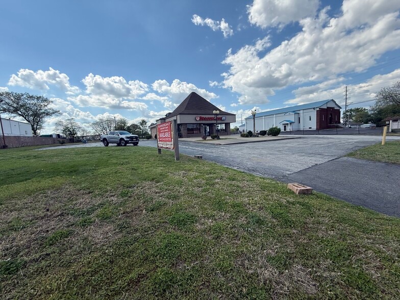 More Photos Of 185 W Cohawkin Rd, Clarksboro Restaurant For Lease
