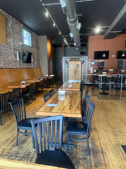 More Photos Of 108 E 6th St, Bloomington Storefront Retail Residential For Lease