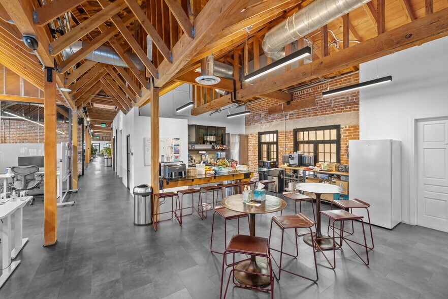 More Photos Of 400-412 Wilshire Blvd, Santa Monica Loft Creative Space For Lease