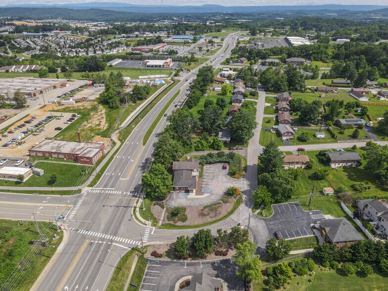 More Photos Of 1201 Elm St, Christiansburg Office For Sale