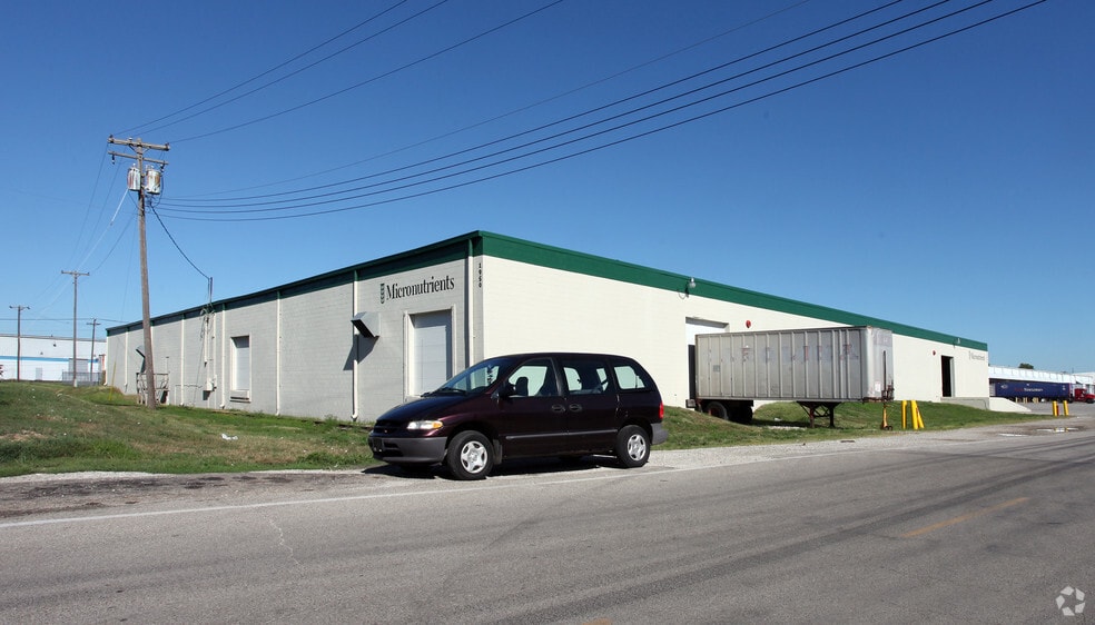 More Photos Of 1950 Stout Field West Dr, Indianapolis Warehouse For Lease