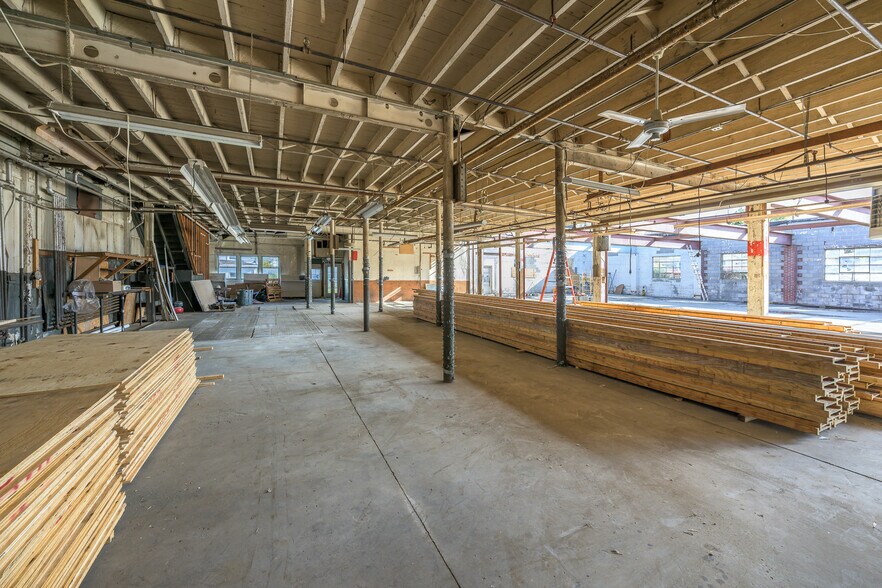 More Photos Of 515 Columbia St, Hudson Warehouse For Sale