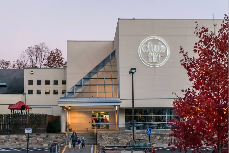 Primary Photo Of 584 N State Rd, Briarcliff Manor Village Health Club For Lease