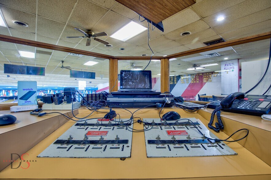 More Photos Of 2414 IL-23, Streator Flex For Sale