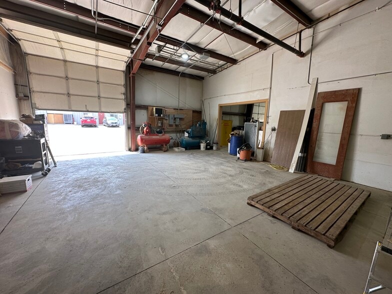 More Photos Of 913 E 75th Ave, Denver Unknown For Lease