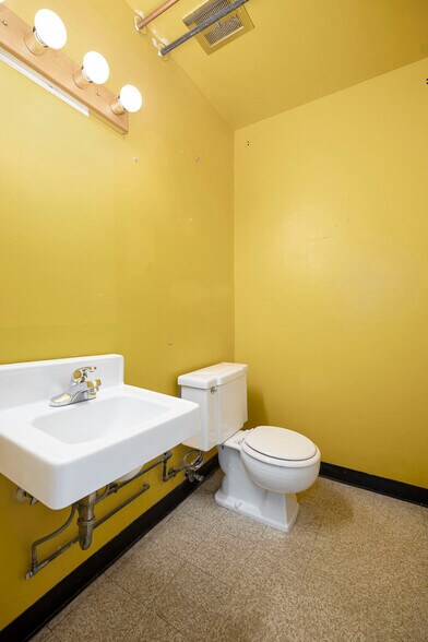 More Photos Of 740 Emerick St, Ypsilanti Medical For Lease