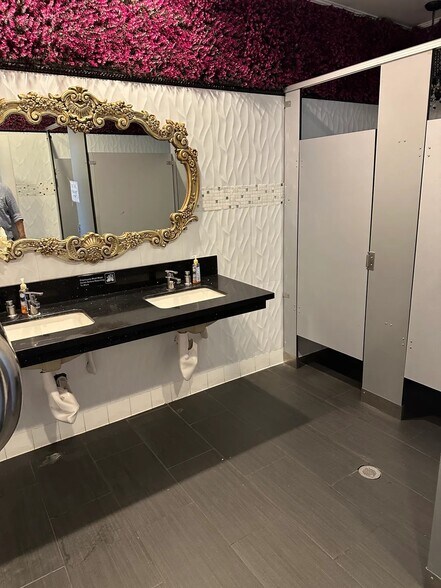 More Photos Of 4352-4360 N Sierra Way, San Bernardino Bar For Sale