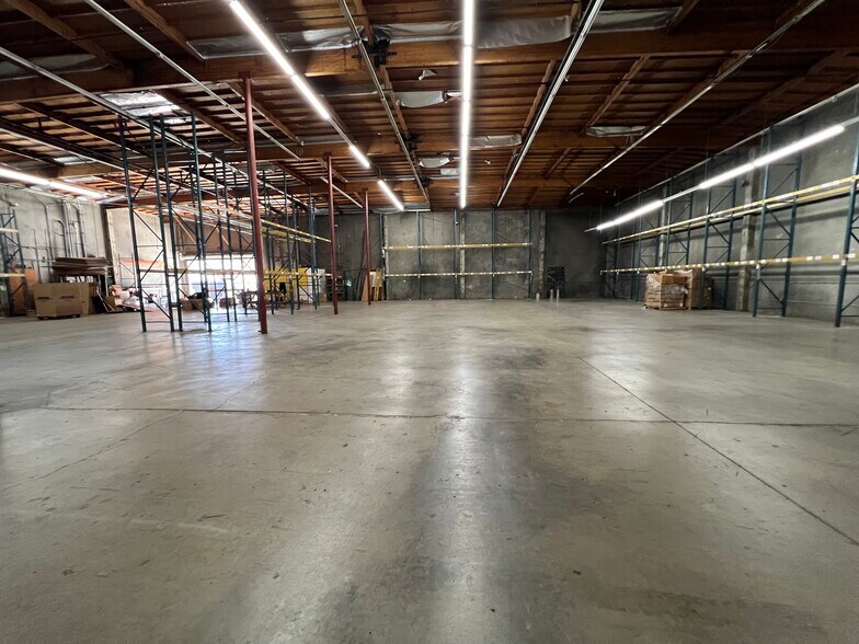 More Photos Of 123 E 35th St, Los Angeles Warehouse For Lease
