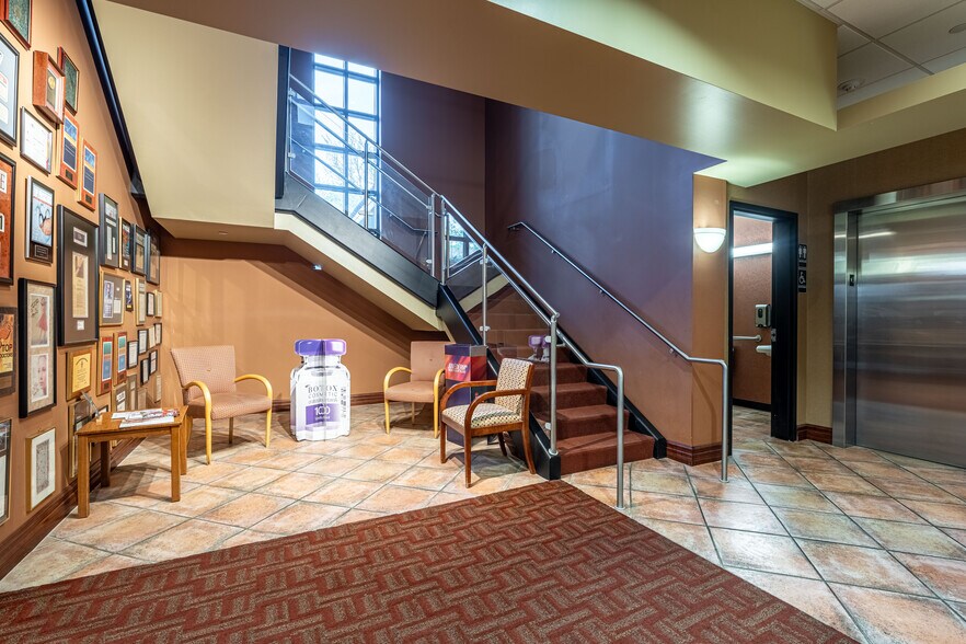 More Photos Of 16105 S La Grange Rd, Orland Park Medical For Lease