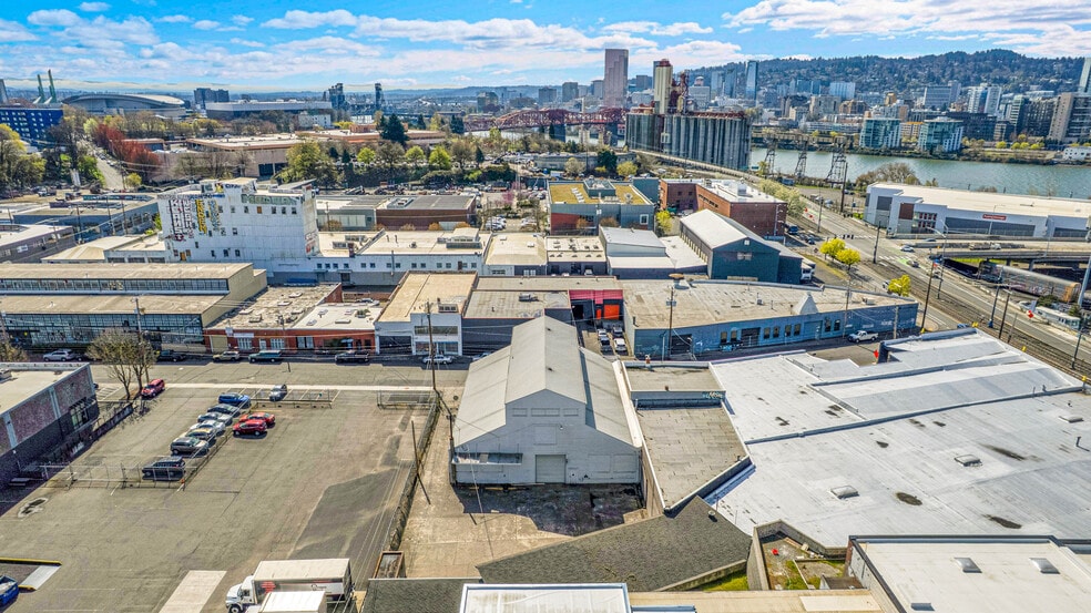 More Photos Of 679-687 N Thompson St, Portland Warehouse For Lease