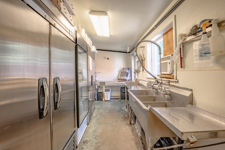 More Photos Of 4301 Nelson St, Taylorsville Restaurant For Sale