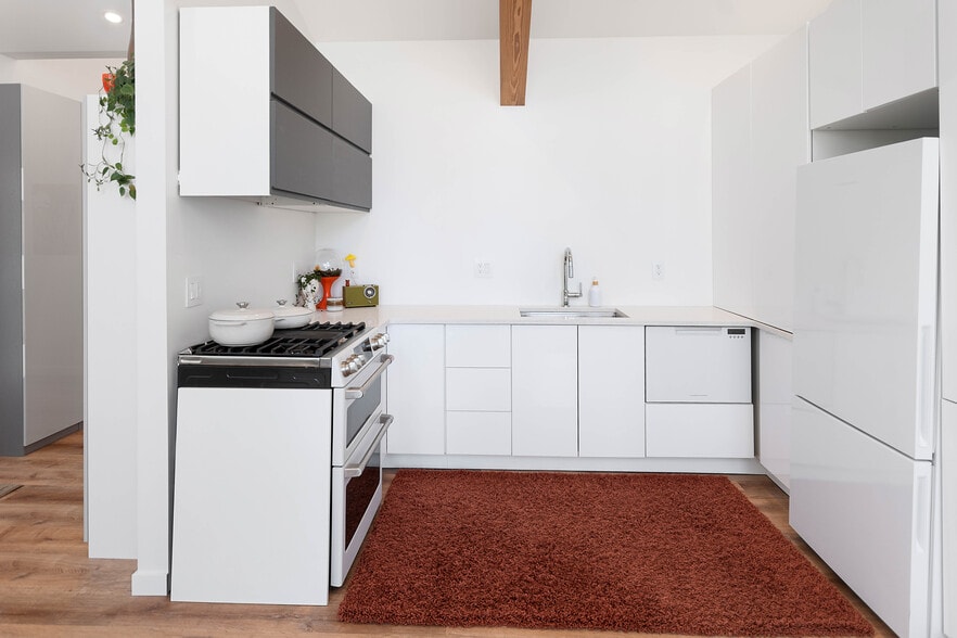 More Photos Of 7103 Lake View Rdg, Lake Ann Hospitality For Sale