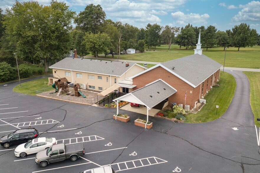 More Photos Of 733 Country Club Dr, Xenia Religious Facility For Sale