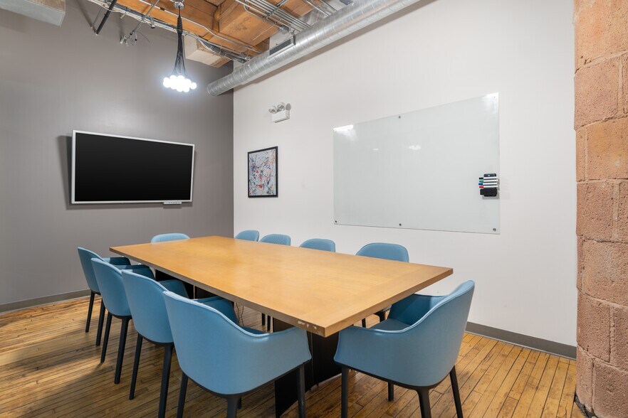 More Photos Of 125 S Wacker Dr, Chicago Coworking Space