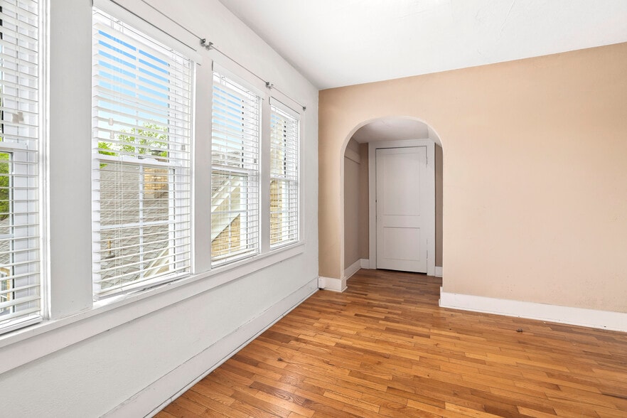 More Photos Of 355 N College Ave, Fayetteville Office Residential For Lease