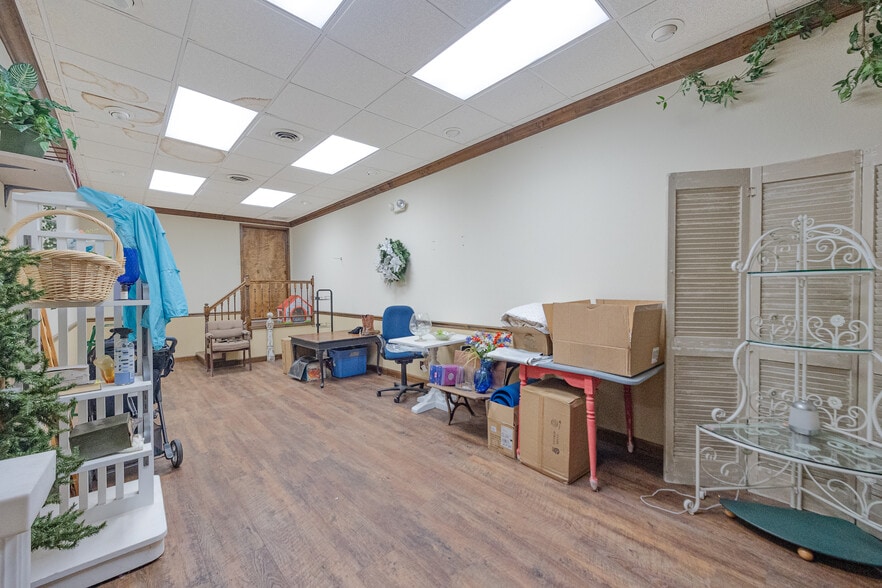 More Photos Of 120 N Main St, De Soto Storefront Retail Residential For Sale