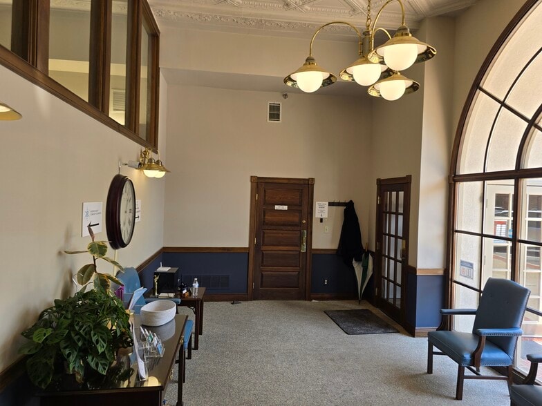 More Photos Of 911 Meridian St, Anderson Flex For Sale