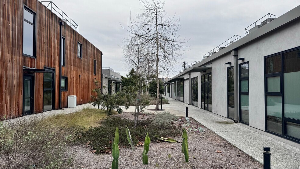 More Photos Of 606 Venice Blvd, Venice Office For Sale