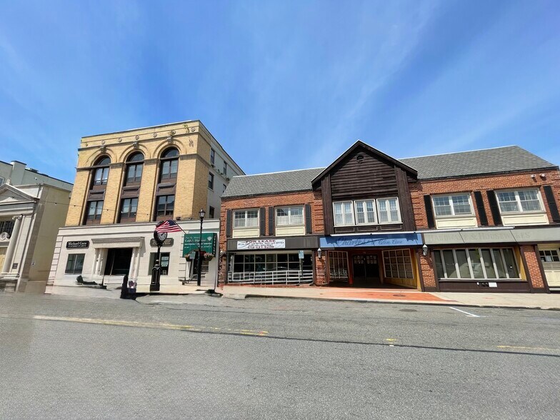 Primary Photo Of 17-21 Glen St, Glen Cove Storefront Retail Office For Lease