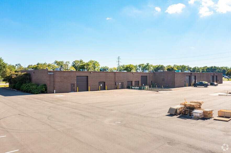 More Photos Of 15300 Rotunda Dr, Dearborn Warehouse For Lease