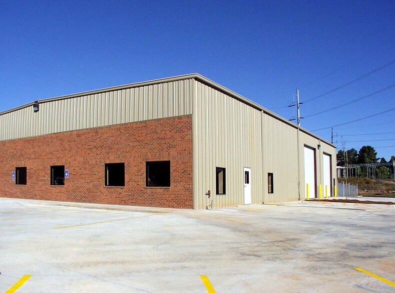 More Photos Of 3450 Novis Pt NW, Acworth Warehouse For Lease